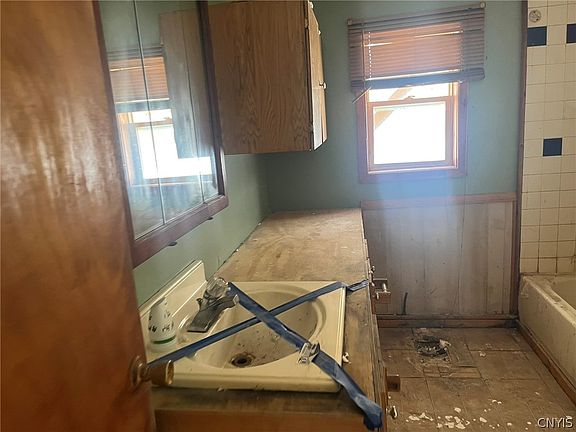 5th image of 175 Northwoods Rd