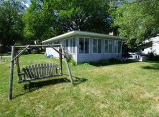 8467 Thurston Rd, Pinckney, MI 48169