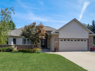 8465 Northview Dr, Pleasant Prairie, WI 53158