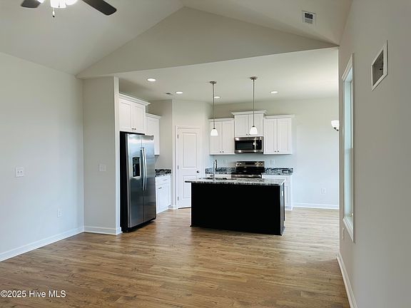 5th image of 110 E Sillinger Drive