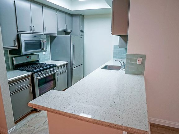 5th image of 11225 Peach Grove St Unit 108