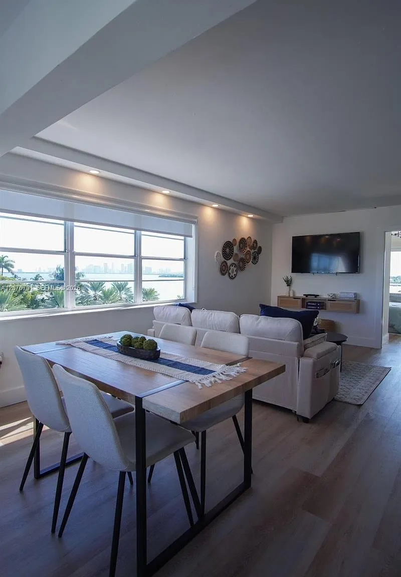 Bayshore Yacht & Tennis C — Photo 3
