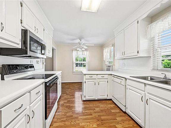 4th image of 917 Avenue J