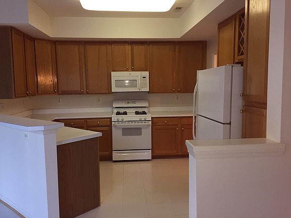 3rd image of 28531 Oakmont Dr