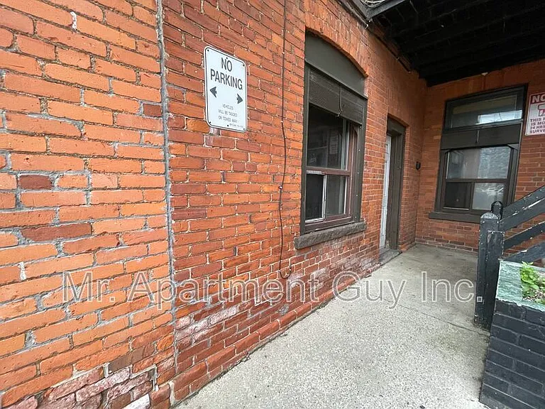 44 Victoria Ave S #105 — Photo 6