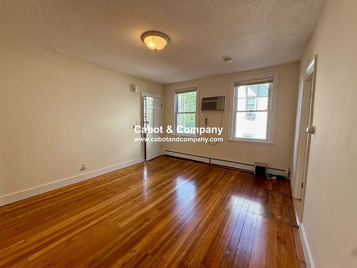 Building Photo - 18 Roberts St #3