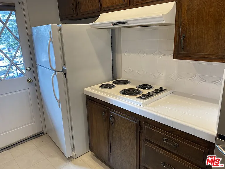 1224 S Barrington Ave #101 — Photo 5