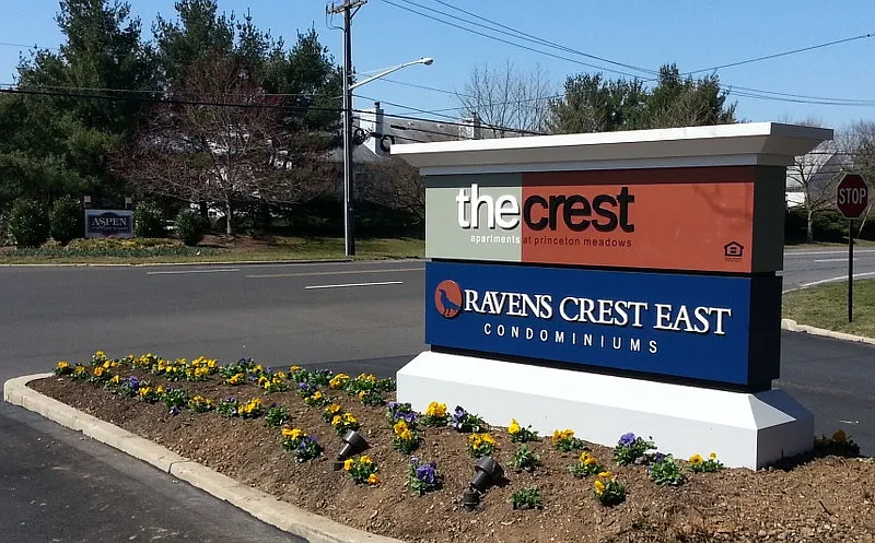 707 Ravens Crest Dr