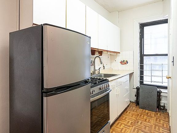 3rd image of 334 E 65th St APT 21