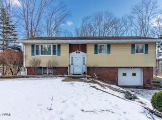 37 Ripple Ln, Beach Lake, PA 18405
