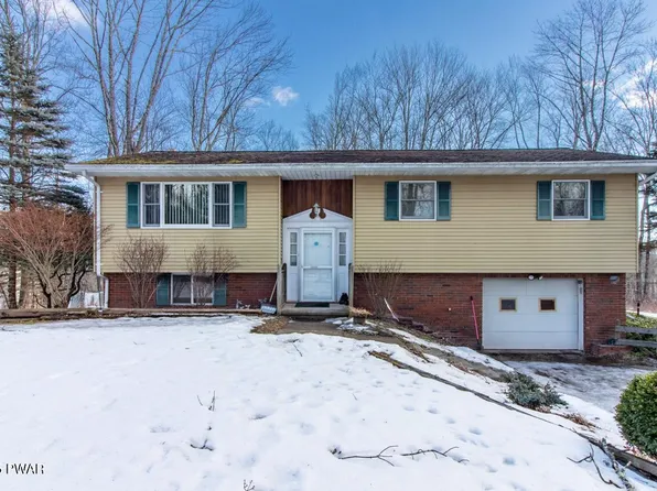 37 Ripple Ln, Beach Lake, PA 18405
