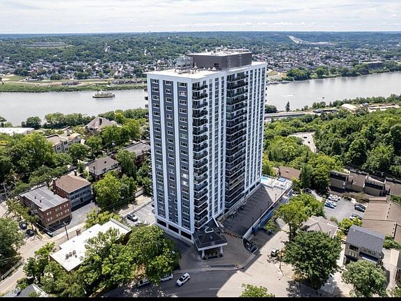 2nd image of 2200 Victory Pkwy APT 807
