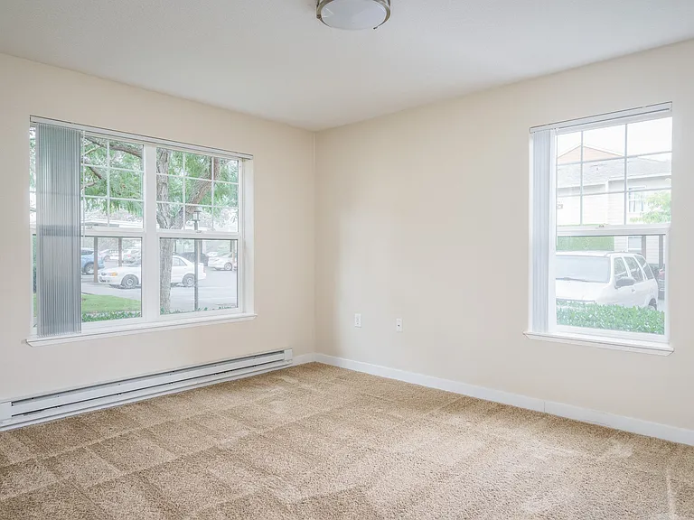Suzann Plaza Apartments — Photo 33