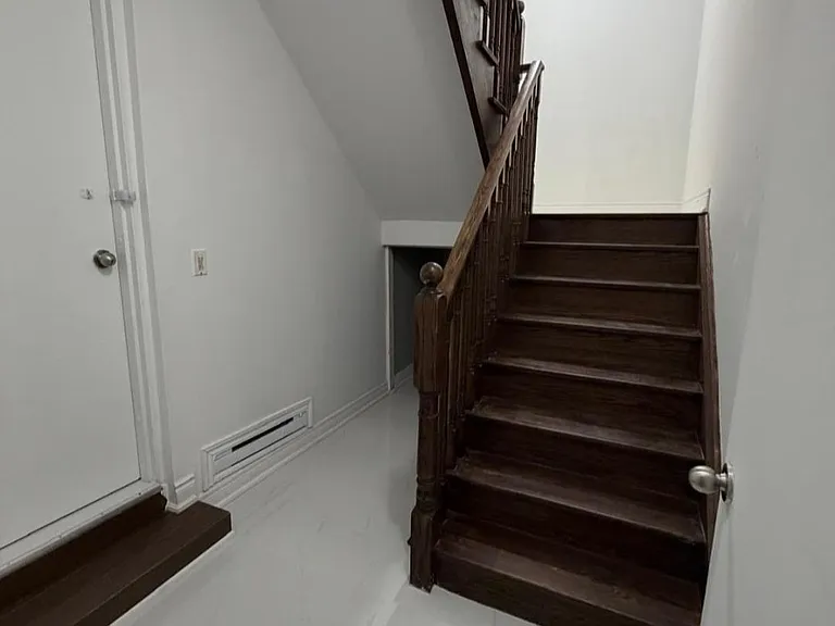 521 Thompson Rd S #1 — Photo 2
