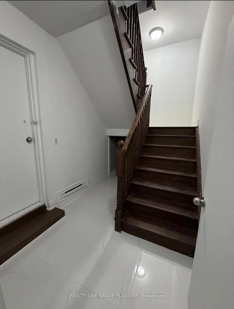 Building Photo - 521 Thompson Rd S #1