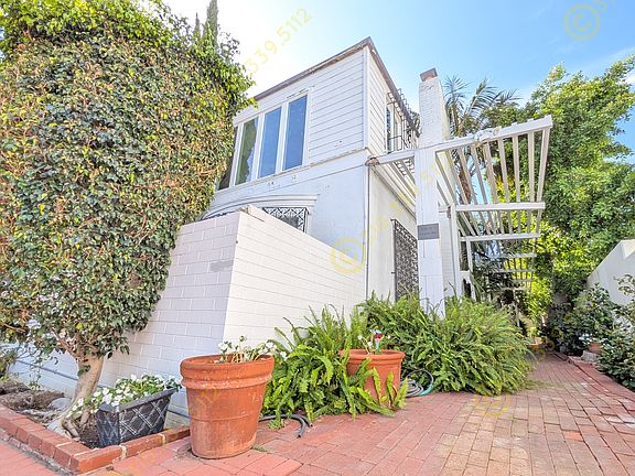 3rd image of 969 N Doheny Dr Unit 1/2