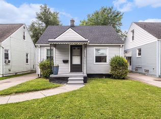 20846 Hampton Rd, Harper Woods, MI 48225