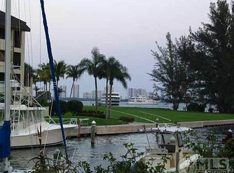 4th image of 1100 Marine Way W APT A1r