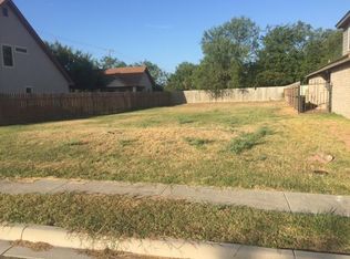 3 Rio Seco Dr, Uvalde, TX 78801