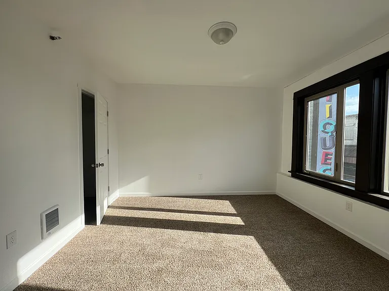 212 E Wishkah St #201 — Photo 5