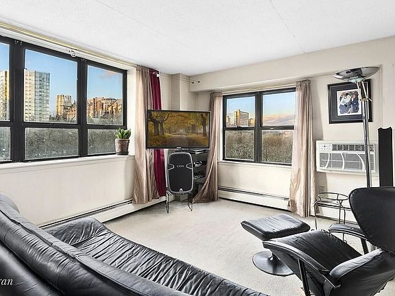 4th image of 220 Manhattan Ave APT 7H