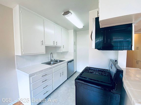 5th image of 1825 Beloit Ave APT 1