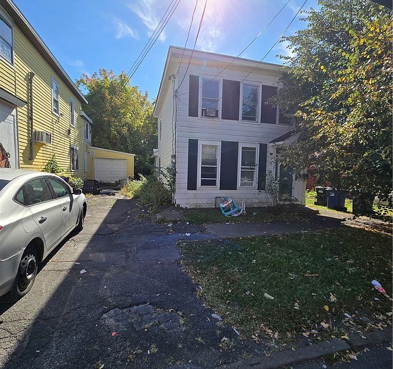 1st image of 410 Ash St