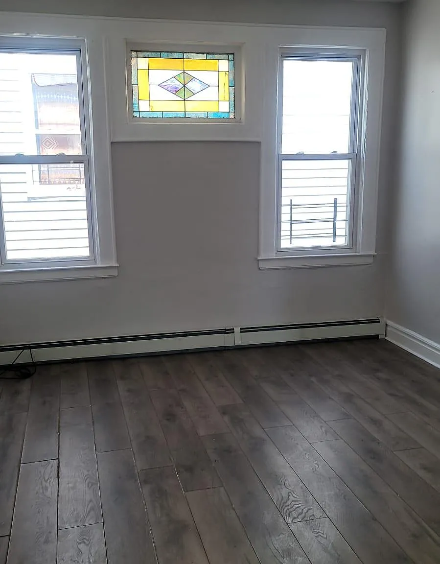3 bed, 1000 sqft, $2,400 — Photo 4