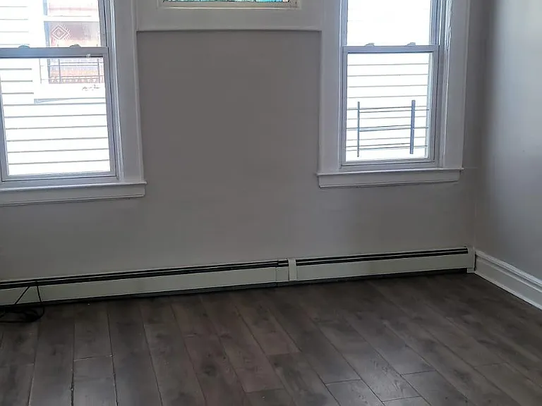 27 Aldine St #2 — Photo 4