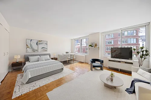 303 Greenwich St #8F Photo 1