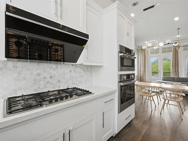 8612 Emnora Ln — Photo 12