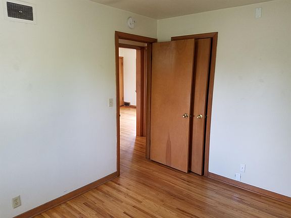 5th image of 2110 Campus St #1
