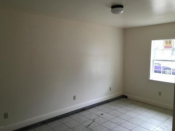 5th image of 2844 W Park Dr