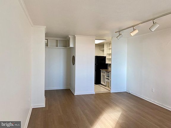 4th image of 604 S Washington Sq APT 2409