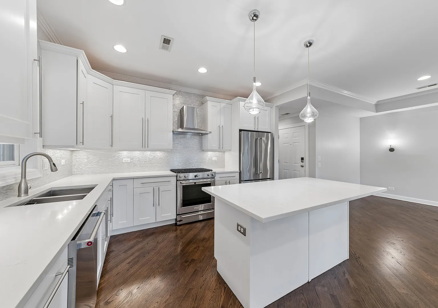 3 bed, 1900 sqft, $6,500 — Photo 4