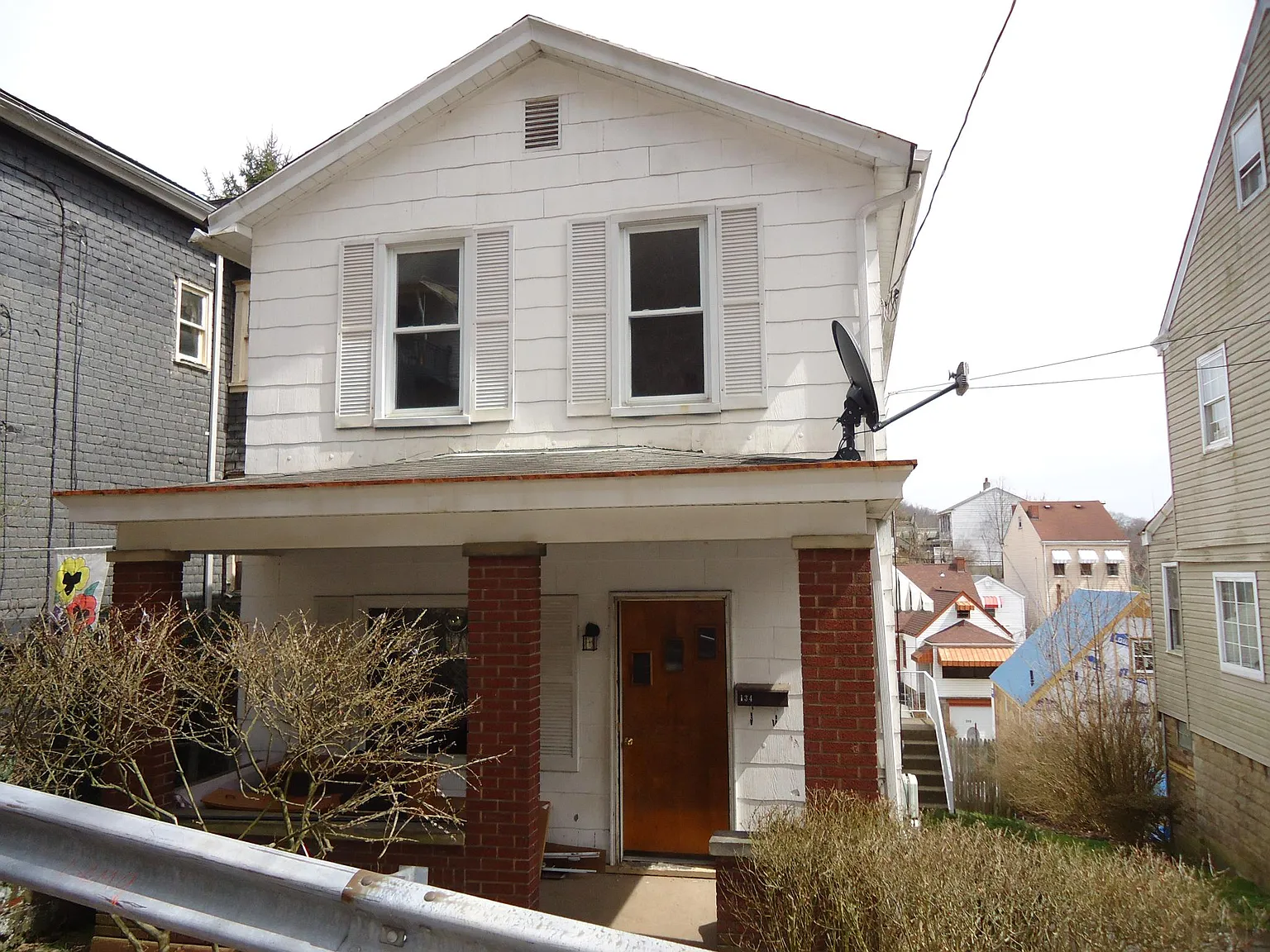 134 Clara St photo 1