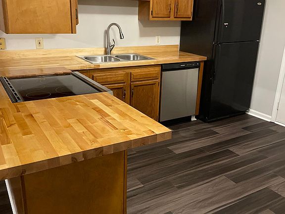 3rd image of 89 Vine St #89