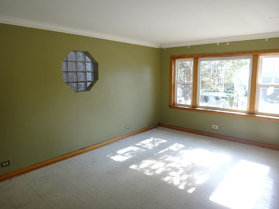 2nd image of 2401 S Lombard Ave