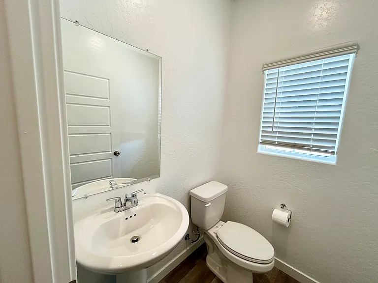 4417 Bellaire Ave — Photo 6