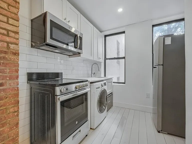 317 E 5th St #2A — Photo 2