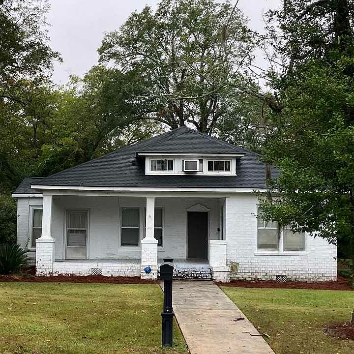 1st image of 301 N Withlacoochee Ave