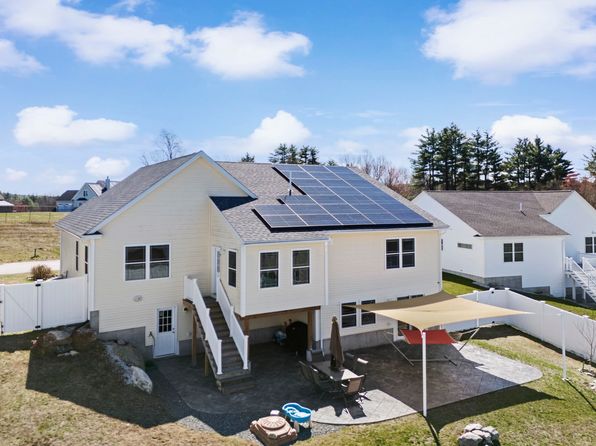 52 Curtis Commons Circle, Milford, NH 03055