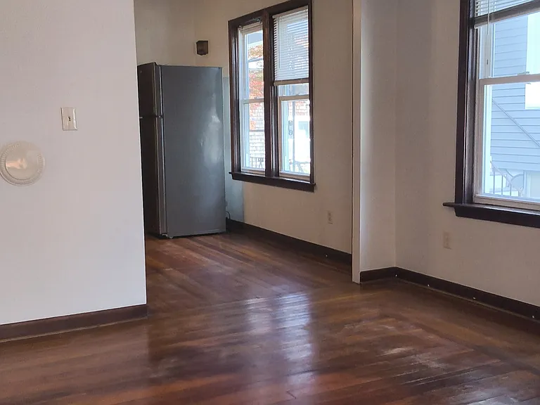 560 William St #1 — Photo 2