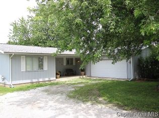 220 North St, Edinburg, IL 62531