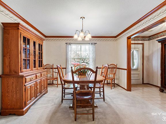 4th image of 2707 W Chateau Dr