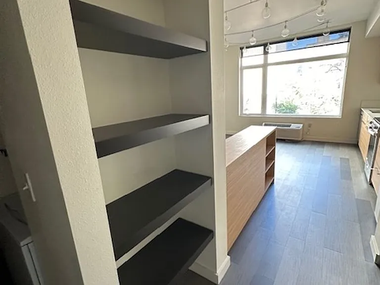 Ferry Street Manor — Photo 17