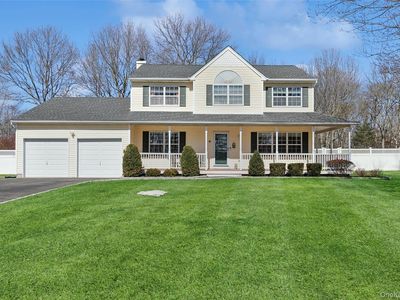 9 Village Drive, Medford, NY, 11763