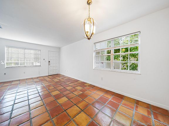 4th image of 2918 Bird Ave #9