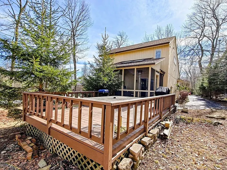 2104 Vacation Ln — Photo 10