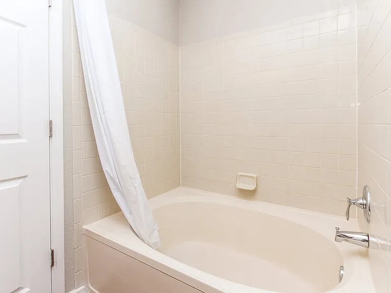2425 Woodmont Ct — Photo 13